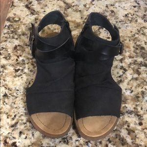 Women’s Blowfish sandals size 7